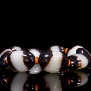 Bracelet with nine black and white Hetian jade beads, Qing dynasty