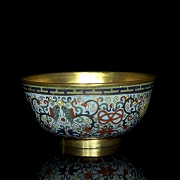 Cuenco de bronce con esmalte cloisonné, dinastía Qing