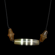 Collar de cuentas de ágata y Dzi, dinastía Liao