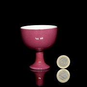 Pequeña copa de porcelana esmaltada en rosa, con sello Yongzheng