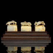 Conjunto de tres sellos de jade blanco