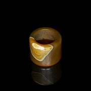 Anillo de arquero de ágata tallada, dinastía Liao