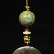 Antiguo colgante astrológico de bronce y turquesa, Tíbet