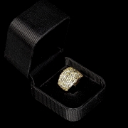 Sortija de oro rosa de 18K con pavé de diamantes Fancy Yellow