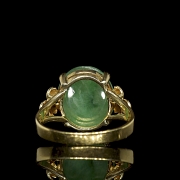 Anillo de oro 18k, con jadeíta