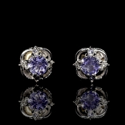Pareja de pendientes de oro blanco con tanzanitas y brillantes