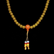Collar de ciento ocho cuentas de ágata amarilla, dinastía Yuan