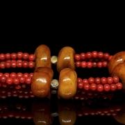 Necklace with amber beads, 20th century