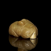 Figura de jade amarillo