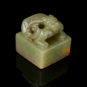 Yellow jade seal carved with the character ‘Beast’, Qing dynasty