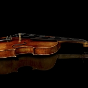 Violín etiquetado en su interior como