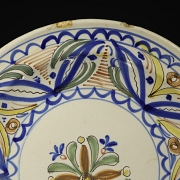 Pair of Manises ceramic dishes, 20th century - 6