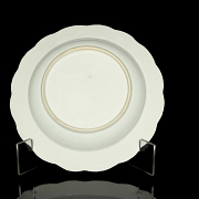Pink family ‘Flowers and rocaille’ porcelain dish, Qing dynasty - 3