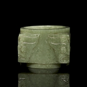 Cong de jade tallado