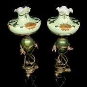 Pareja de quinqués de vidrio y bronce Art Noveau, Europa, c. 1900