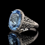 Anillo con topacio y diamantes en oro blanco de 18 kt - 3