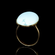 Anillo en oro amarillo de 18k con turquesa oval