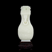 Jarrón de jade blanco Hetian con taotie, dinastía Qing