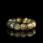 Antigua pulsera de doce cuentas de ágata tallada