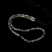 Collar de ciento ocho cuentas de ágata, dinastía Liao