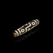 Antigua cuenta de ágata tallada 