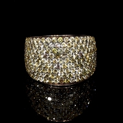 Sortija de oro rosa de 18K con pavé de diamantes Fancy Yellow