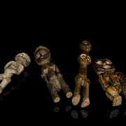 Conjunto de cuatro figuras rituales, Congo y África Central, s.XX