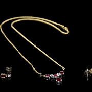 Conjunto de collar y pendientes en oro de 18k con rubíes y brillantes