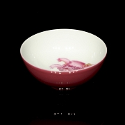 Pequeña taza de porcelana esmaltada