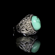 Anillo de plata repujada y turquesa