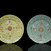 Pareja de platos esmaltados 