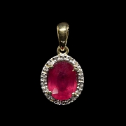 Colgante en oro amarillo de 18k con rubí y diamantes