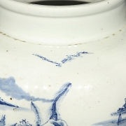 Jarrón de cerámica azul y blanco 