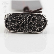 Nice ring with floral cut 