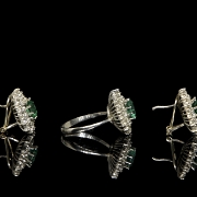 Conjunto de pendientes y anillo en oro blanco de 18k