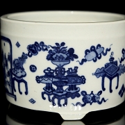 White and blue porcelain brush holder ‘Bogu hua’, with Kangxi seal