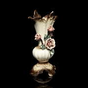 Capodimonte porcelain ‘Vase with appliqué’, 20th century - 9