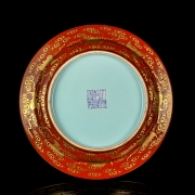 Jarrón de porcelaa con esmaltes familia rosa, con sello Qianlong