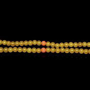 Collar de ciento ocho cuentas de ágata amarilla, dinastía Yuan