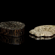 Pareja de placas talladas