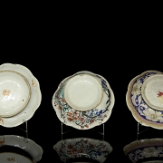 Three enamelled porcelain bowls ‘Rose Family’, Qing dynasty - 4