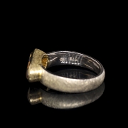 Anillo de plata con ópalo
