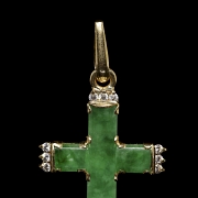 Colgante de oro amarillo de 18 kt con jade