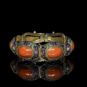 Pulsera de plata dorada con coral y esmaltes, dinastía Qing