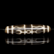 Carved agate Dzi bead, Tang dynasty