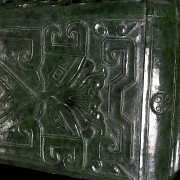 Pareja de jarrones de jade verde espinaca, con sello Qianlong