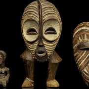 Tres tallas de madera tradicionales del arte tribal africano, s.XX