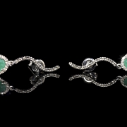 Pendientes de oro blanco de 18K con esmeraldas y diamantes