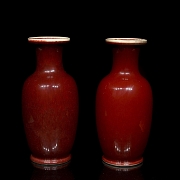 Pareja de jarrones esmaltados, s.XX