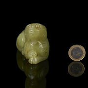 Figura tallada de jade amarillo 